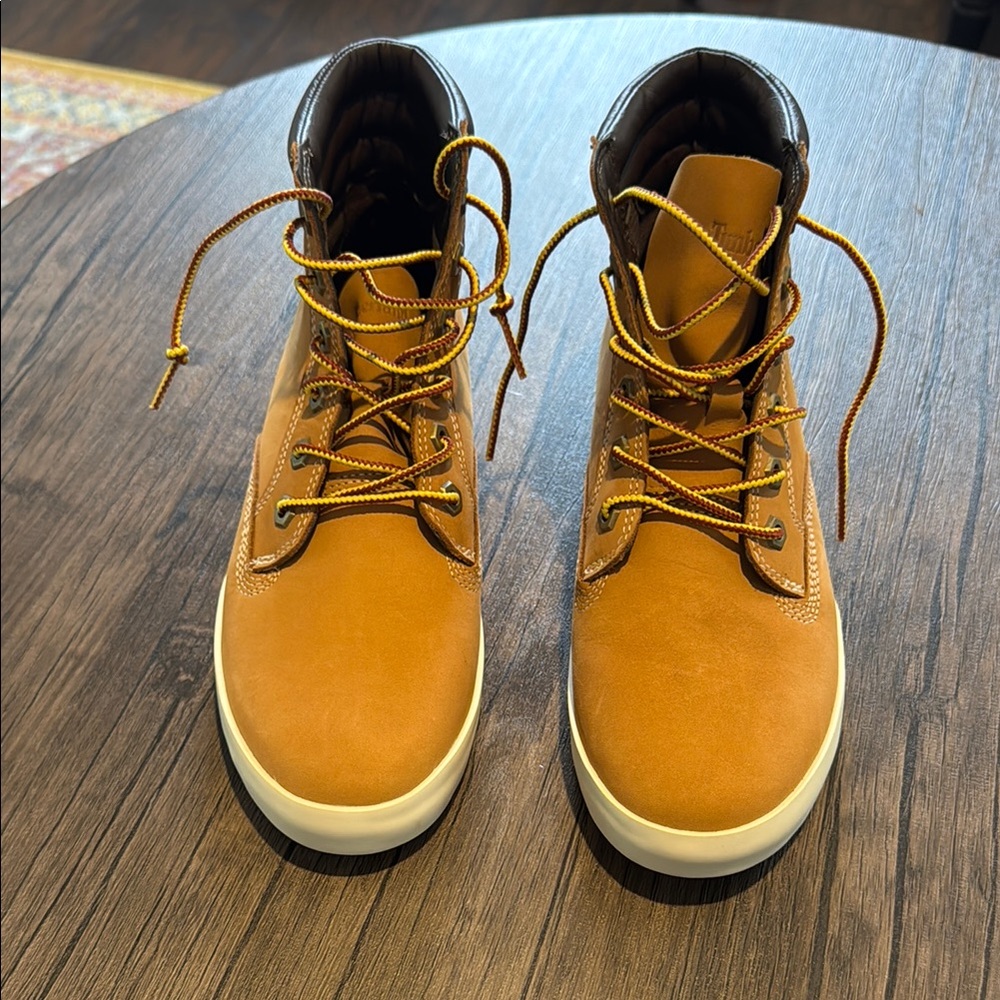 Women’s tan leather Timberland Boots - Picture 2 of 3